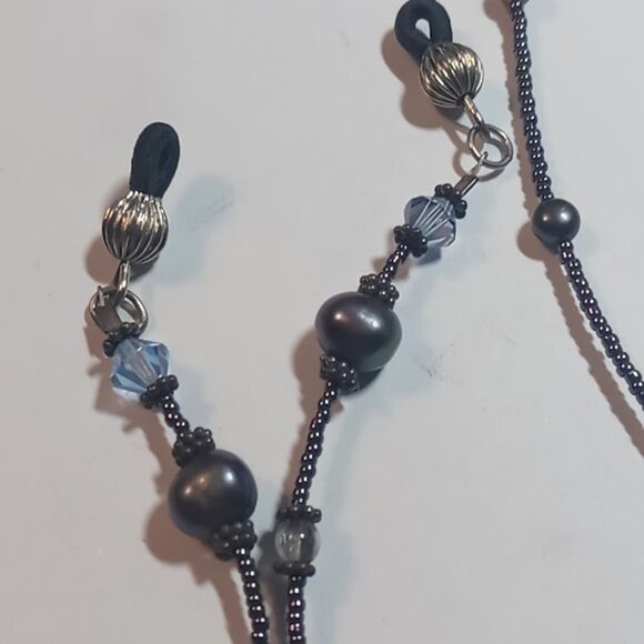 Eyeglass holder - Picture 2 of 3